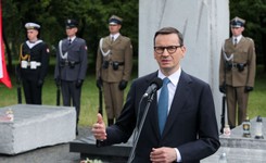 Morawiecki o Wołyniu: Nie spocznę, póki nie odnajdziemy ostatniego miejsca pochówku ofiar rzezi