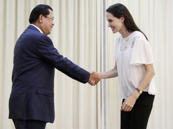 Coraz mniej ciała, zero makijażu. Angelina Jolie u premiera Kambodży
