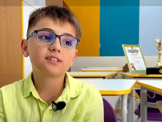 Majka ga ostavila, živi na ivici siromaštva, a rešava matematičke zadatke brže od kompjutera