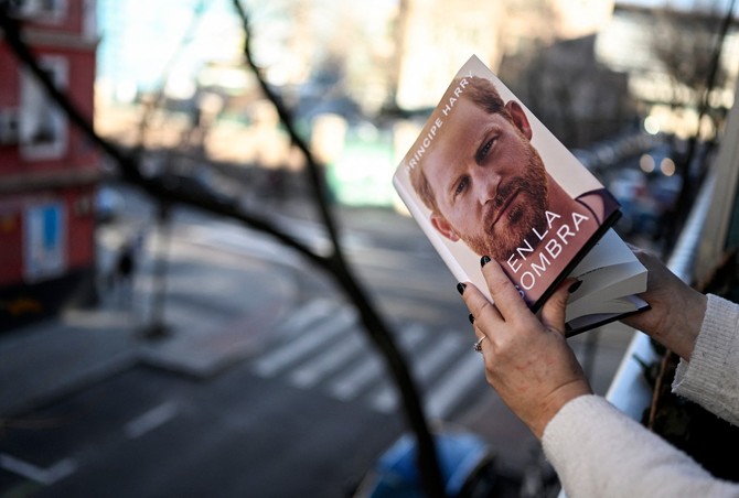 Knjiga o životu princa Harija foto:  OSCAR DEL POZO/AFP