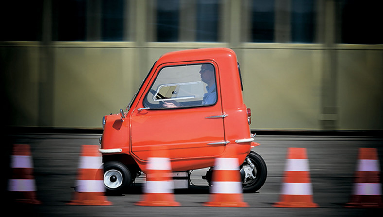 Peel P50 Elektro - jak jeździ najmniejszy samochód na świecie?