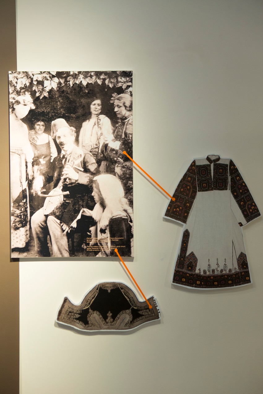 U njihovom domu odigravali su se igrokazi sa narodnom tematikom. nadežda je želela da u igrokazu budu srbi oko guslara a sestre je obukla u nošnju