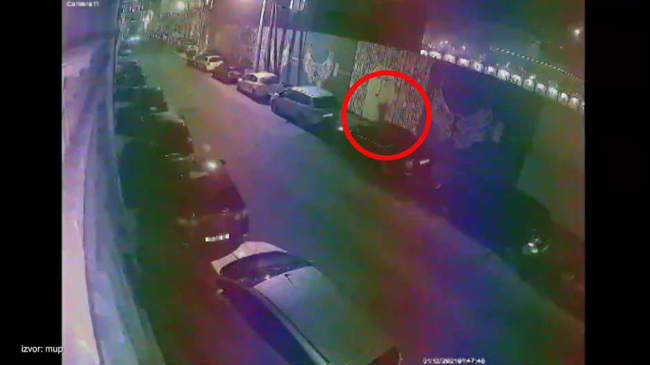 1:47-1:48h: Travnička ulica, samo iz drugog ugla