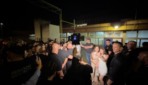 Ceca se slika sa publikom 