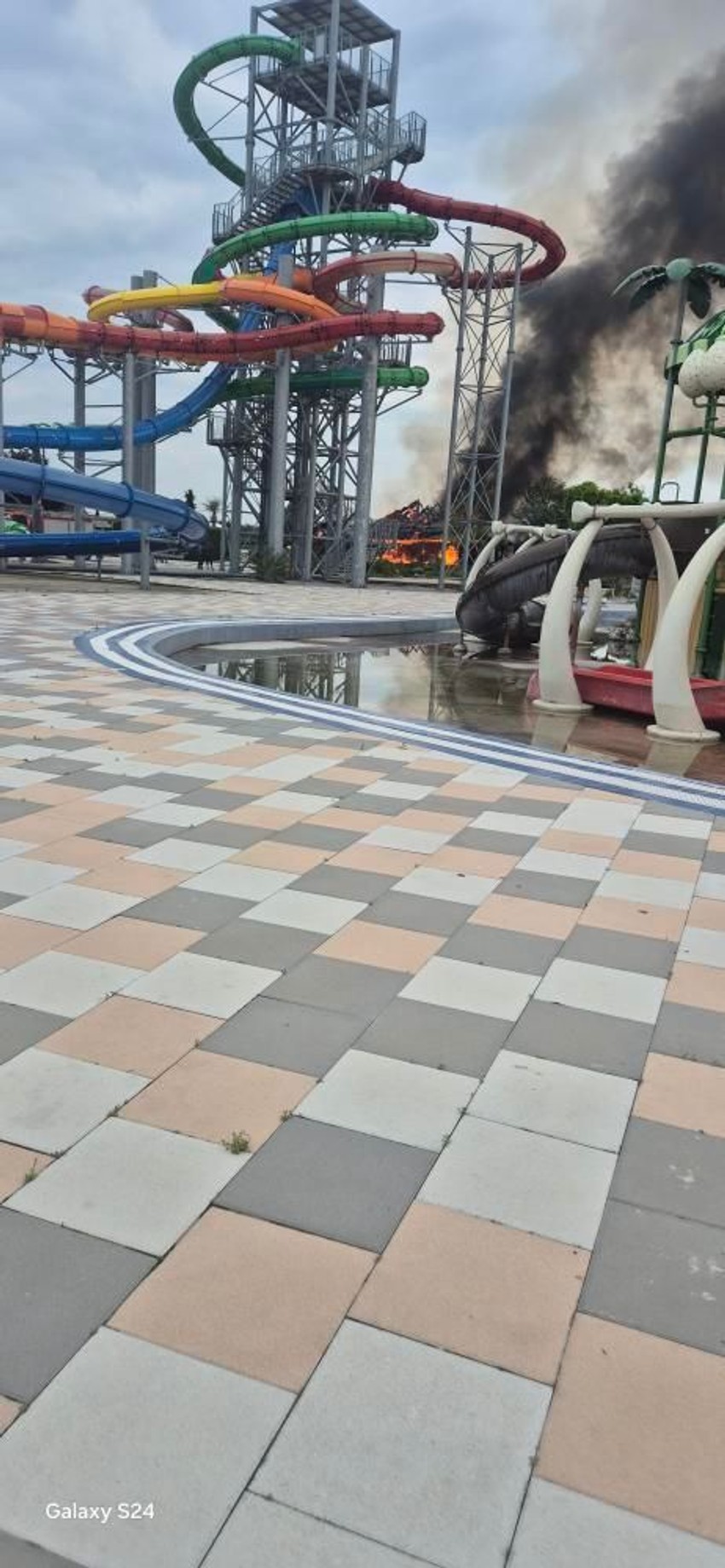 Gori "S klub" u Jakovu