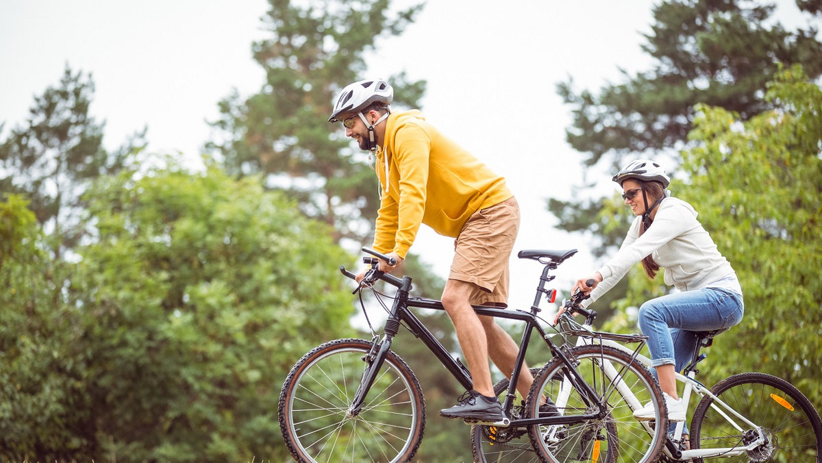 Rower crossowy — idealny na trudniejsze tereny. Jak wybrać odpowiedni model?