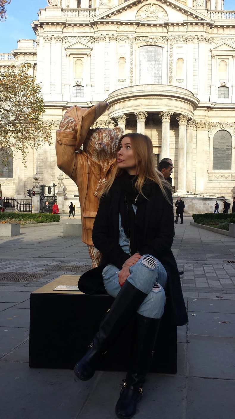 U četvoročasovnoj novinarskoj turi, iskoristila je priliku za fotografisanje