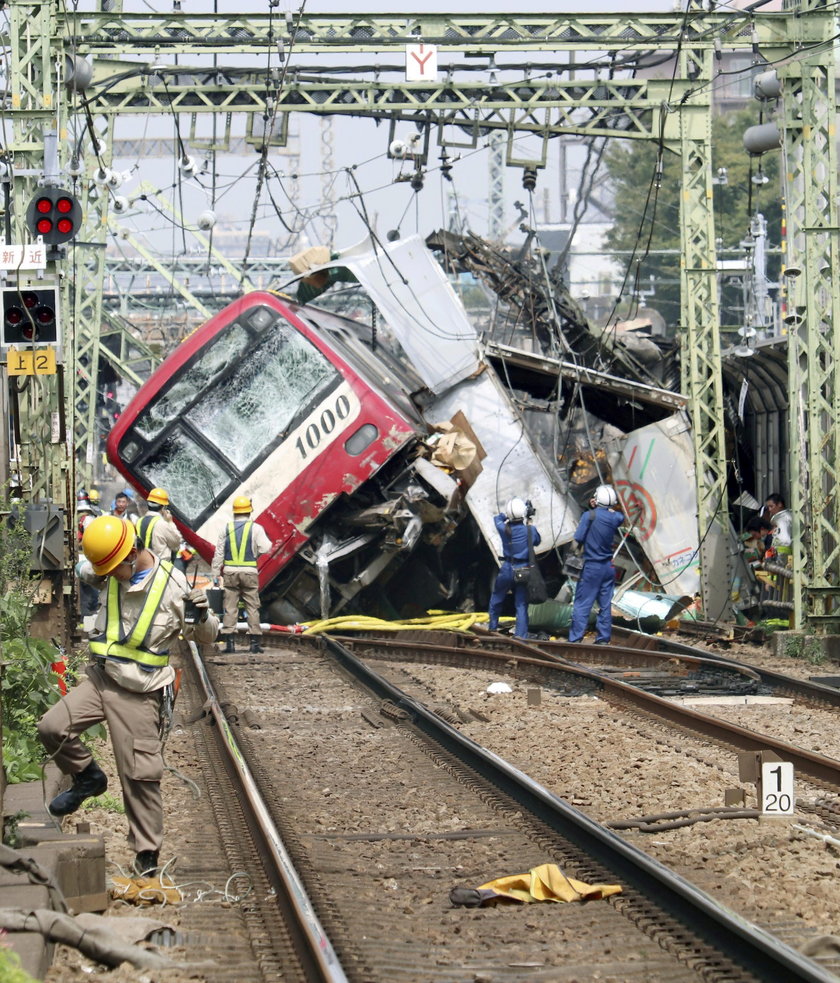 Koszmarny wypadek pociągu w Japonii. Wielu rannych