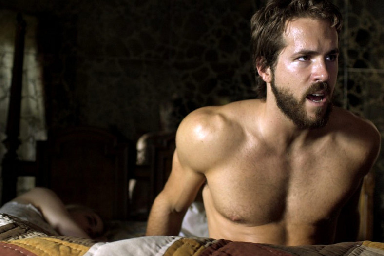 Ryan Reynolds jako George Lutz w filmie "Amityville" (2005)