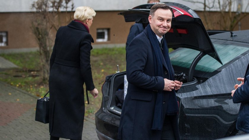 Prezydent Andrzej Duda wraz z żoną Agatą i córką Kingą wyjeżdżają na święta