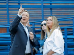 Kurski zrobił zdjęcie karmiącej żony i wrzucił do sieci [FOTO]