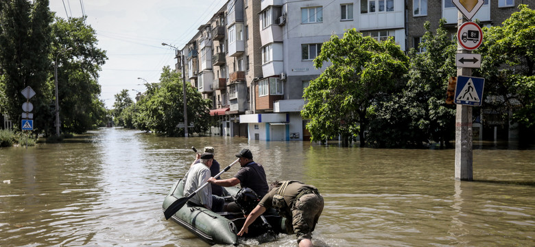 Nowa Kachowka. Władze: Są pierwsze ofiary śmiertelne powodzi po wysadzeniu tamy