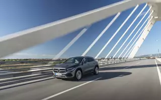 Nowy Mercedes GLA 220 d – kompaktowa praktyczność