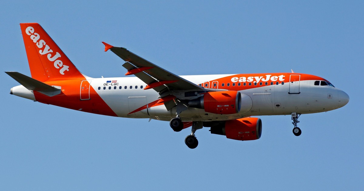 Zabrali martwą babcię na pokład samolotu i chcieli leciec. Wydało się w ostatniej chwili