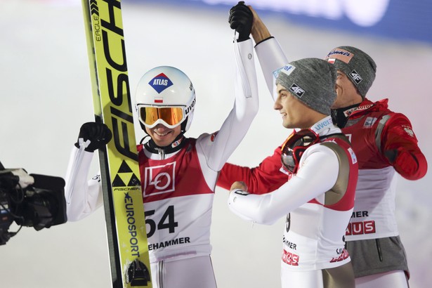 PŚ w skokach: Kamil Stoch i spółka zarobili już 400 tys. złotych