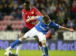 Sensacyjna porażka Man Utd. City odrabia straty. Zobacz wideo