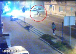 Przerażające potrącenie kobiety na przejściu dla pieszych. Policja ujawniła wideo