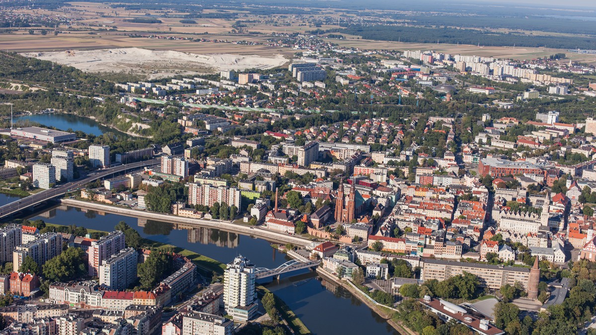 Porozumienie o współpracy na rzecz rozwoju idei inteligentnego miasta podpisał wczoraj dyrektor polskiego oddziału Microsoft Ronald Binkofski z przedstawicielami miasta Opole podczas III edycji konferencji Smart City Forum w Warszawie.