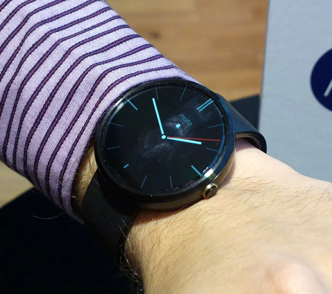 Jak zapewniali przedstawiciele Motoroli, smartwatch Moto 360 został zaprojektowany tak, aby również stylistycznie bez trudu mógł zastąpić nasz dotychczasowy klasyczny zegarek.