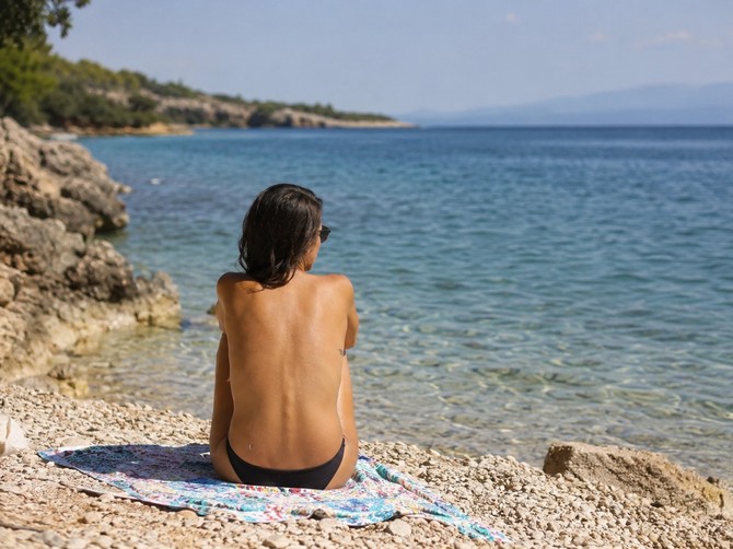 Hrvatica pitala da li je okej da na plaži bude u toplesu / ILUSTRACIJA
