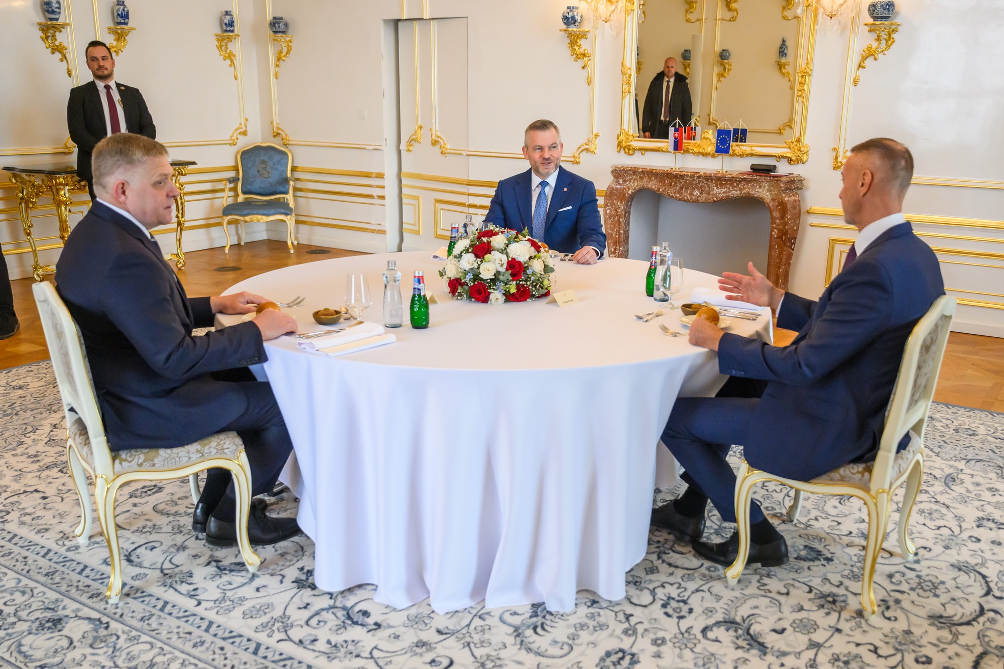 Prezident SR Peter Pellegrini, predseda Národnej rady (NR) SR Richard Raši a predseda vlády SR Robert Fico.