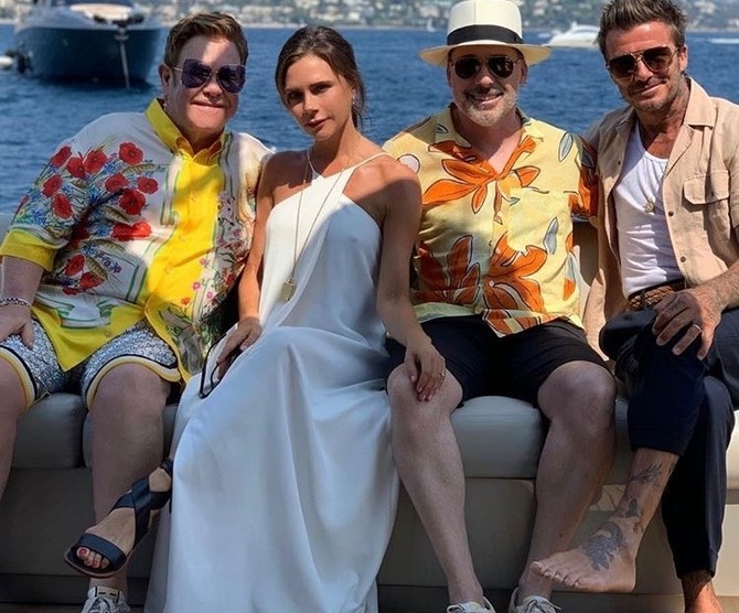 Elton Džon, Viktorija i Dejvid Bekam i Dejvid Fruniš