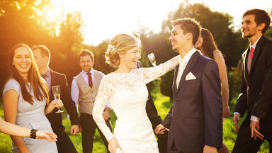 Dziewięć sposobów na tańsze wesele. Jeden może nie spodobać się gościom