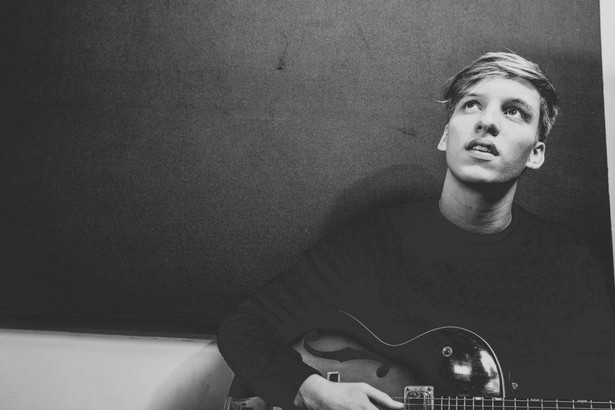 George Ezra śpiewa wielki hit Macy Gray i jest w tym świetny!