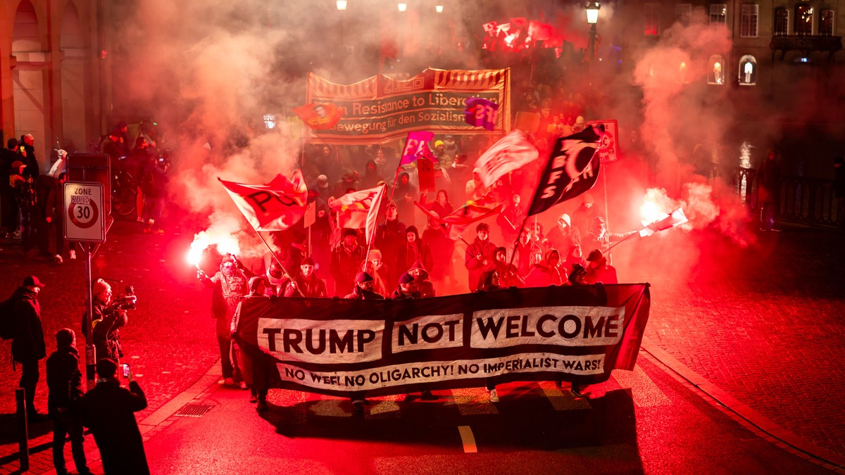 Protest u Davosu zbog dolaska Donalda Trampa 19. januara