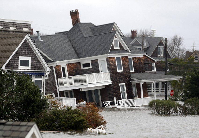 Uništene kuće vredne na milione dolara u Mentoloking dan nakon uragana "Sendi"