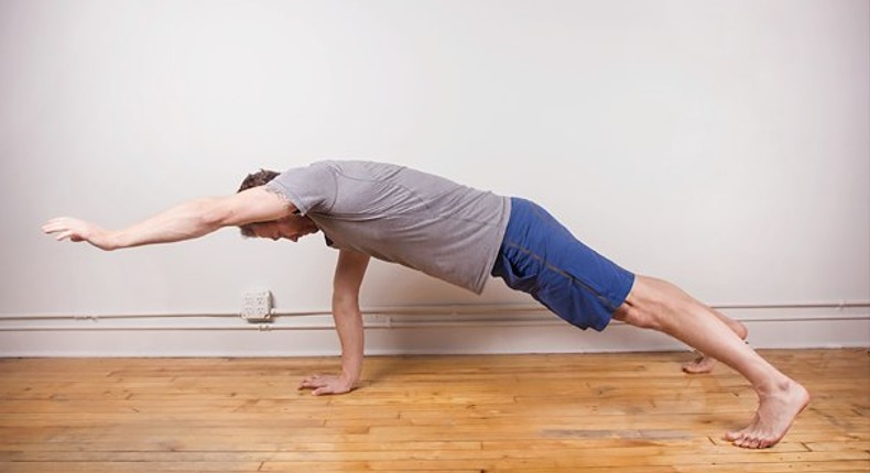 Single arm raise pushup