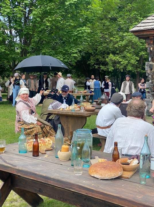 Artur Żmijewski na planie filmu "Sami swoi. Początek"