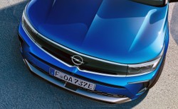 Oto Opel Grandland z nową twarzą, chirurg ciął głęboko