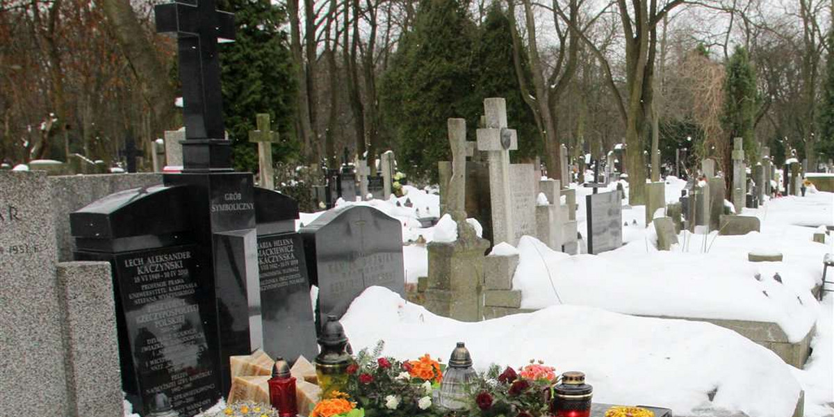 Profesor nabija się z grobu Lecha Kaczyńskiego