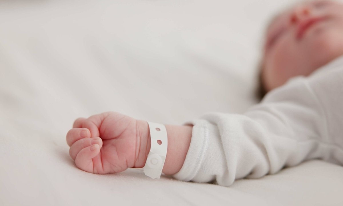 17-letnia matka ukryła noworodka w szafie. Służby weszły do mieszkania siłą