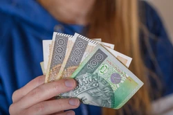 ZUS wypłaca specyficzny dodatek. Mało kto o nim wie, a można dostać 522 zł netto miesięcznie