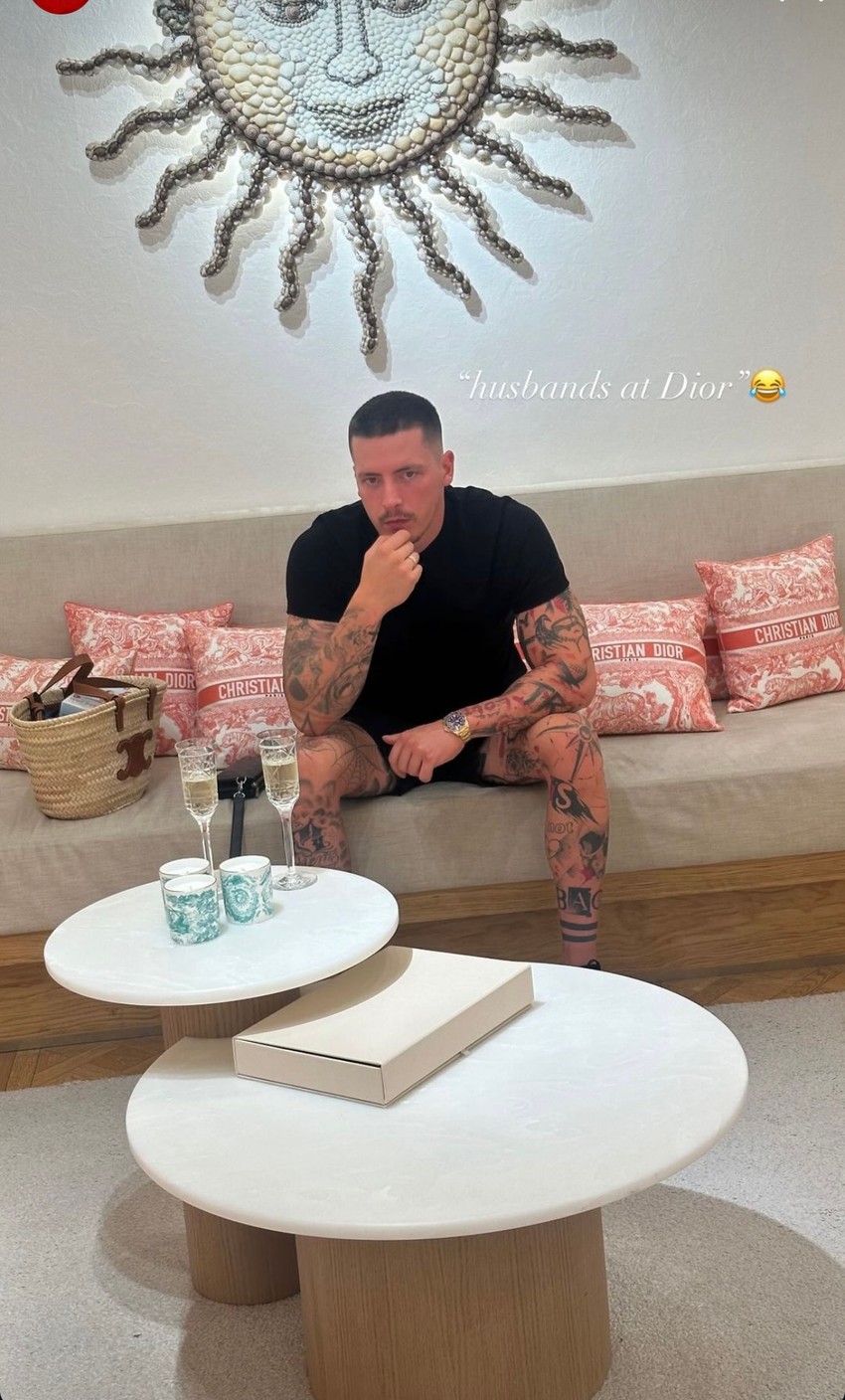 Uroš Panić sa suprugom Milicom u luksuznoj prodavnici 