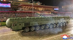 Kim straszy nową "Wunderwaffe". Otrzymał pomoc z "osi zła"?