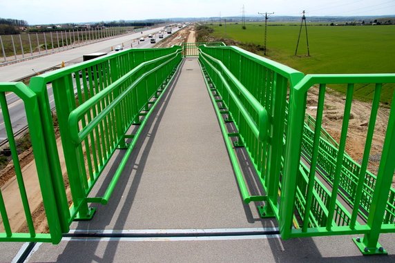 Jest gigantyczna. Kładka dla niepełnosprawnych nad autostradą A1