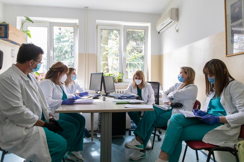 Sastanak pred odlazak u centar Covid: imamo li svega dovoljno, šta fali, gde je bllo problema...