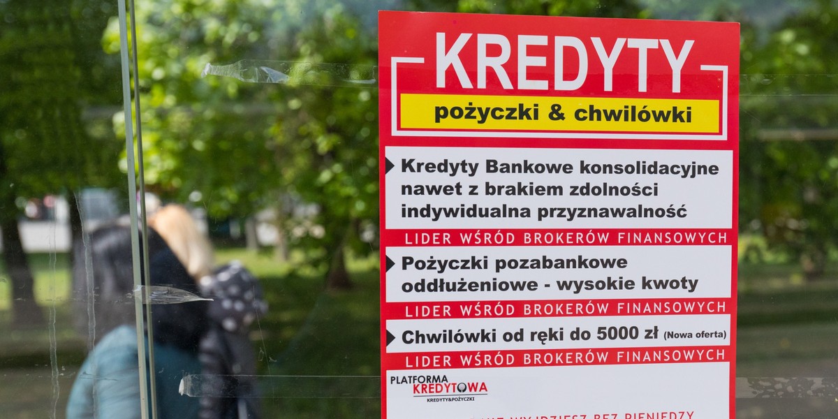 Udział pożyczek pozabankowych w rynku kredytowym wyniósł w ubiegłym roku zaledwie 7,8 proc. Maleje też udział pożyczek o wartości powyżej 5 tys. zł, a największą popularnością cieszą się niewielkie pożyczki, do 1 tys. zł.