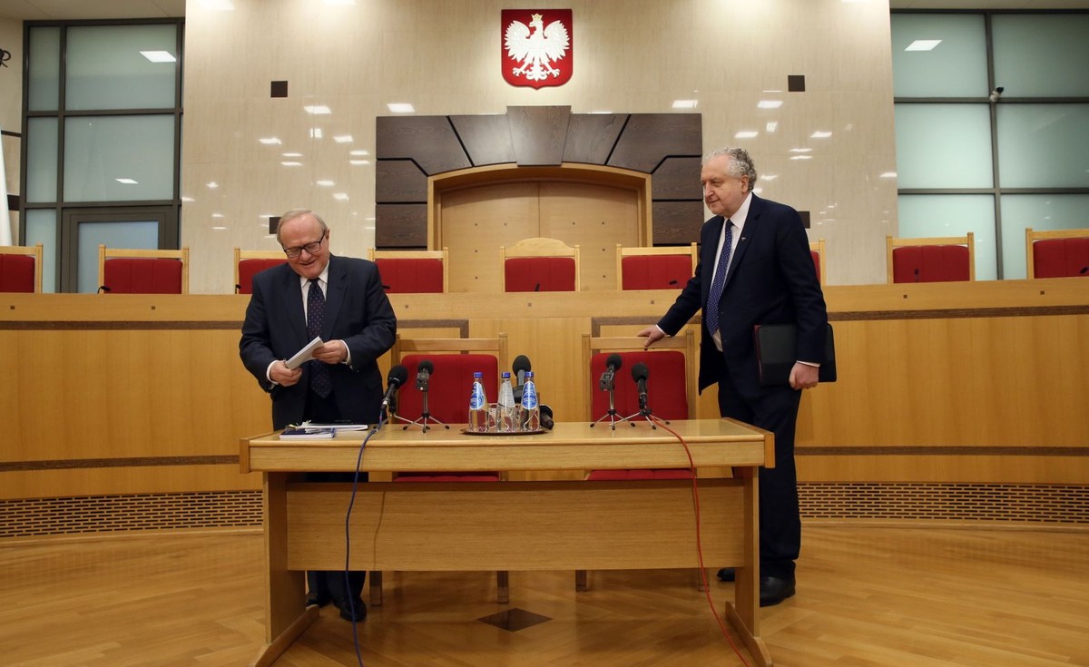 Prezes Trybunału Konstytucyjnego Andrzej Rzepliński i wiceprezes TK Stanisław Biernat