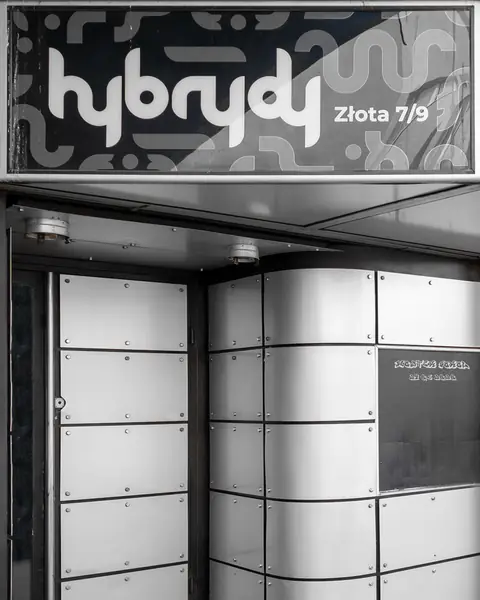 Klub &quot;Hybrydy&quot;. Zdjęcia zostały wykonane smartfonem Samsung Galaxy S20 Ultra 