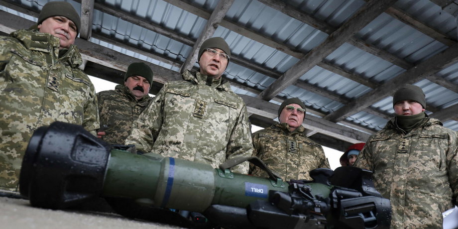 Ukraińcy żołnierze podczas testów brytyjskich pocisków przeciwpancernych, 28 stycznia 2022 r.
