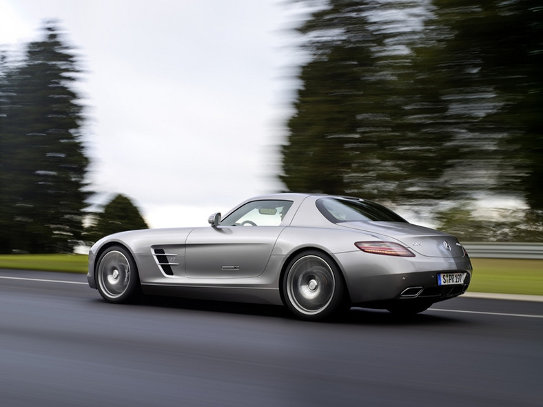 Mercedes SLS AMG w całej okazałaości