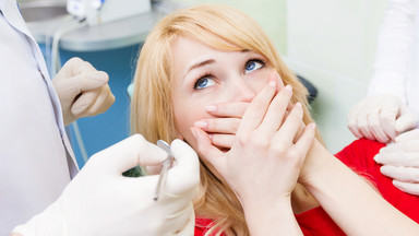 Choroby, którymi można zarazić się u dentysty: opryszczka, WZW, angina