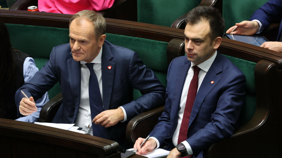 Premier Donald Tusk i minister finansów Andrzej Domański w Sejmie