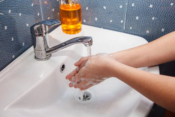 BELI LAVABO JE ZVANIČNO STVAR PROŠLOSTI! Novi trend savršeno SKRIVA KAMENAC, a istovremeno izgleda veoma luksuzno
