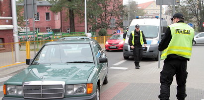 Kierowca potrącił dwie 7-latki na pasach