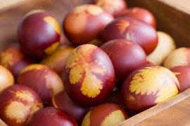 Koliko se TAČNO JAJA FARBA za Uskrs: Sveštenik razbija sve zablude vernika